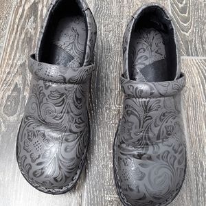 BOC Gray & Black Clogs